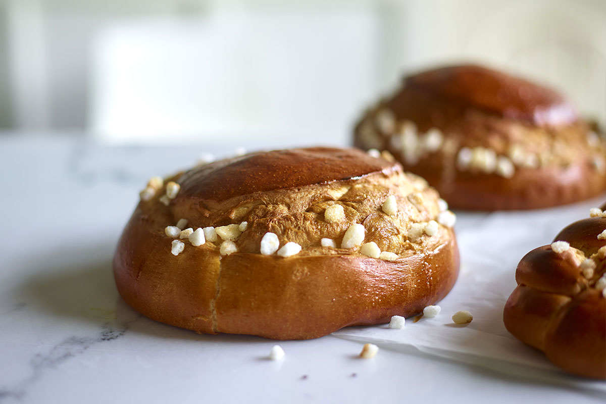 bread with pearl sugar, craquelin